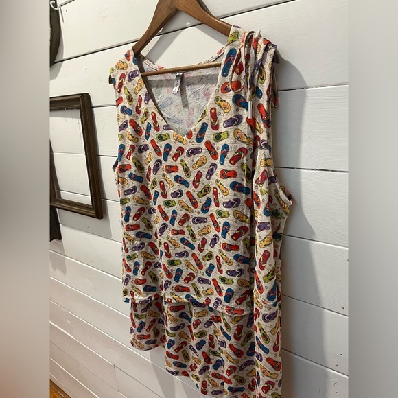 Colorful Flip-Flop Print Sleeveless Tunic - Miss Nikky - Size XXL - Picture 8 of 10